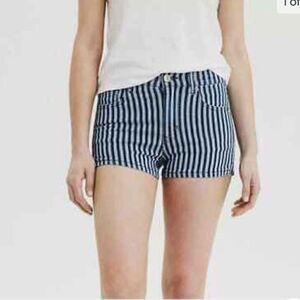 EXCELLENT CONDITION WOMEN’S SIZE 10 AMERICAN EAGLE STRIPED HI-RISE SHORTIE SHORT
